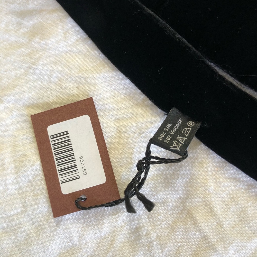 BASILE/ quilted silk + velvet scarf/ shawl - Picture 6 of 7